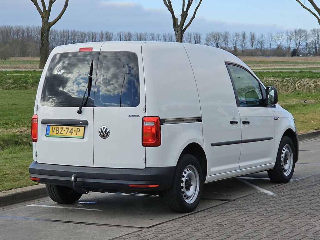 42388125-2.jpg