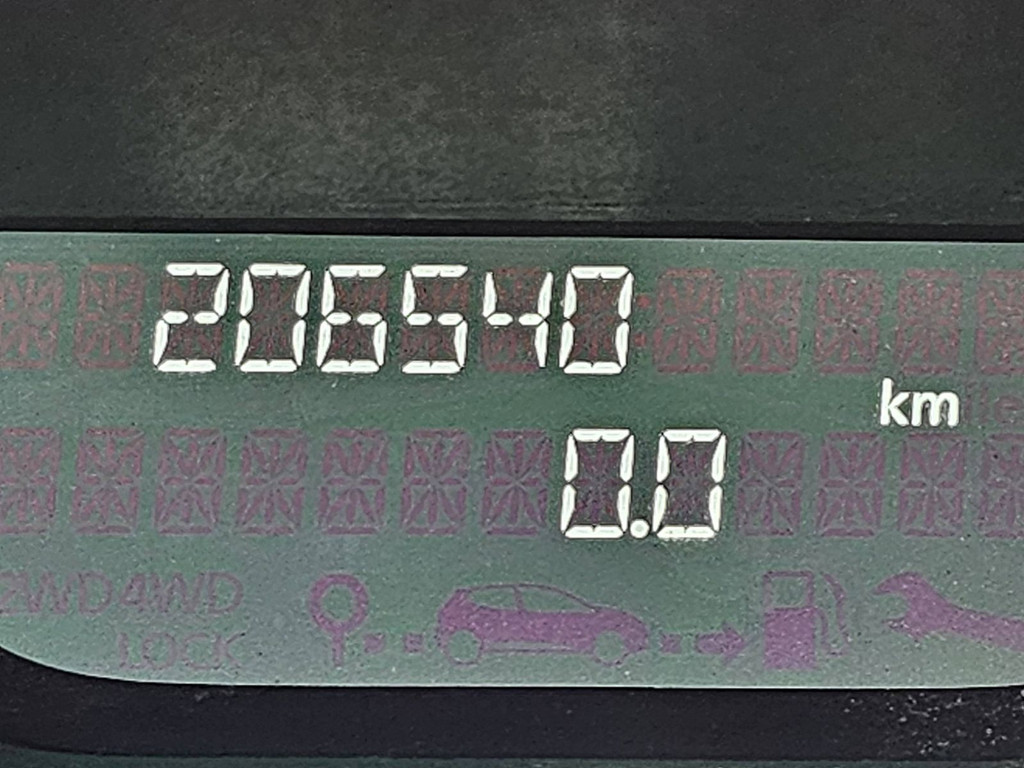 42747084-8.jpg
